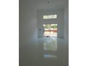 ALQUILO LOCAL COMERCIAL CON EXCELENTE UBICACIÓN EN FERNANDO DE LA MORA, FRENTE A CLÍNICAS