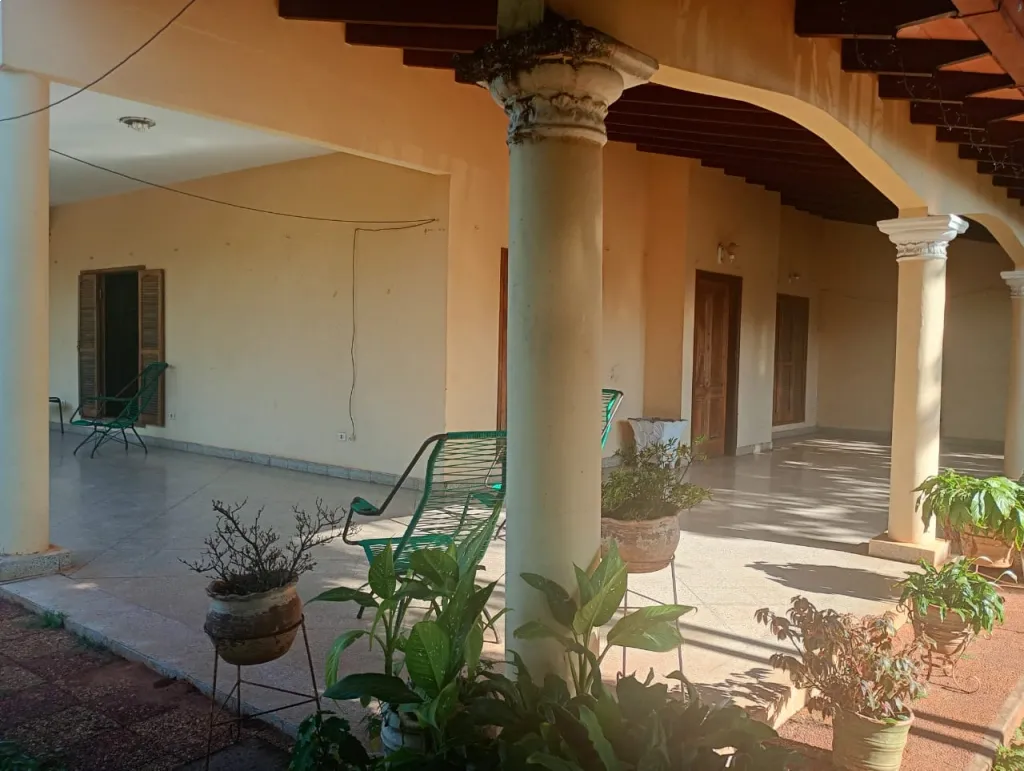 VENDO AMPLIA CASA EN LUQUE — foto 2
