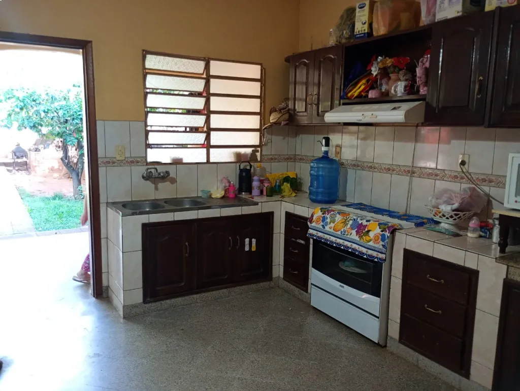 VENDO AMPLIA CASA EN LUQUE — foto 3