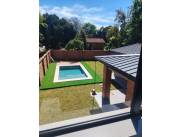 VENDO CASA EN ESQUINA CON PISCINA EN EL BARRIO SAN PEDRO: 4 habitaciones y 3 baños