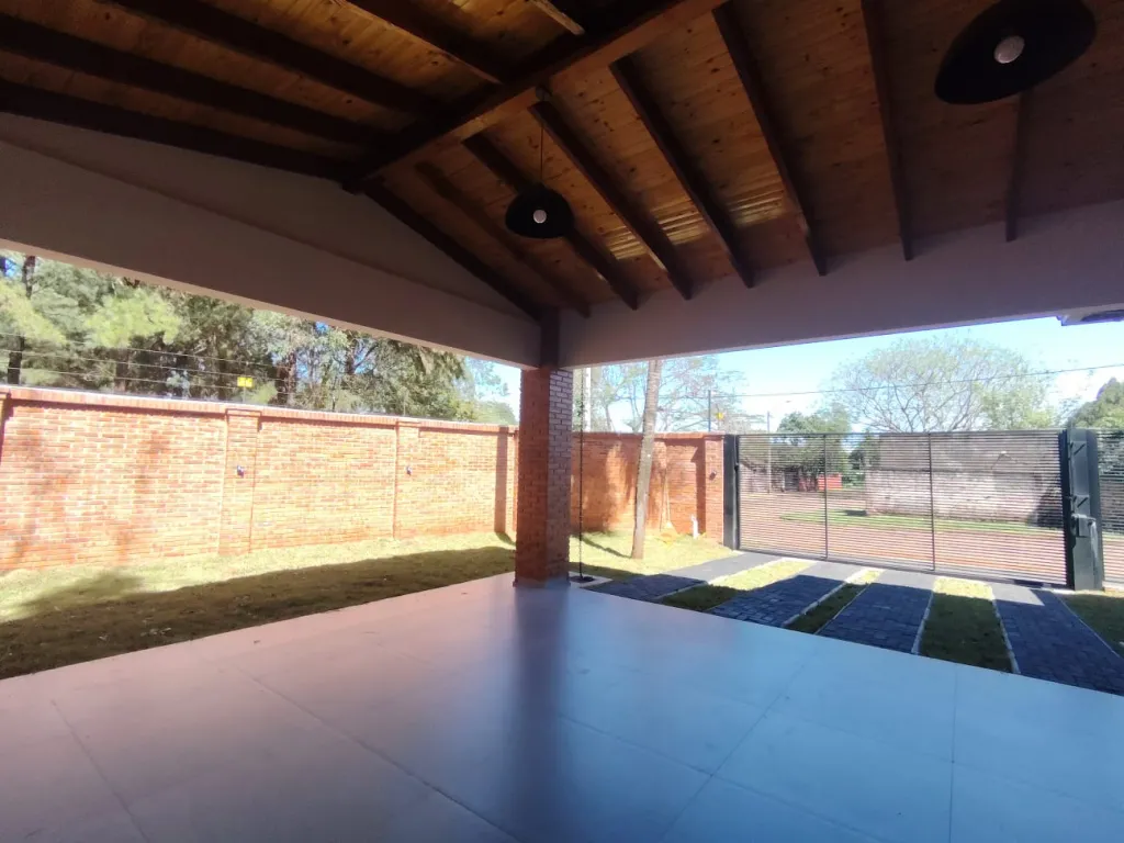 VENDO CASA EN ESQUINA CON PISCINA EN EL BARRIO SAN PEDRO: 4 habitaciones y 3 baños — foto 3