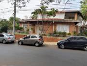 Importante Casa en ESQUINA, Barrio Las Mercedes, Asunción
