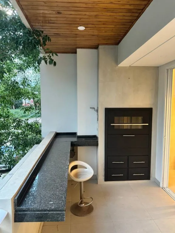 VENDO DEPARTAMENTO SEMI AMOBLADO DE 2 DORMITORIOS EN LUQUE, ZONA CIT — foto 3