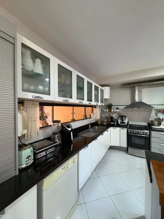 EN VENTA RESIDENCIA DE LUJO TOTALMENTE AMOBLADA EN LAMBARE BARRIO FELICIDAD!! — foto 3
