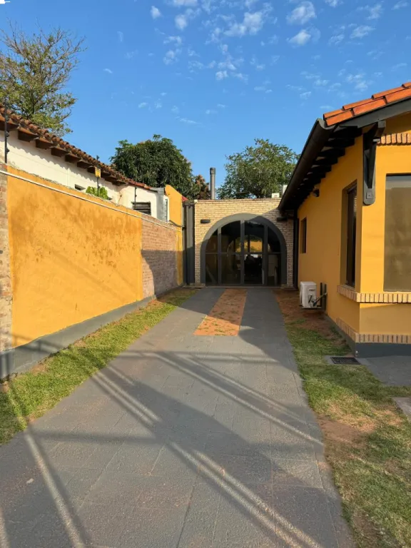EN VENTA – HERMOSA CASA CON PISCINA EN VILLA ELISA — foto 3