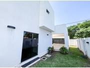 OFERTA EN LUQUE PRIMER BARRIO!! IMPONENTE CASA DE 4 HABITACIONES