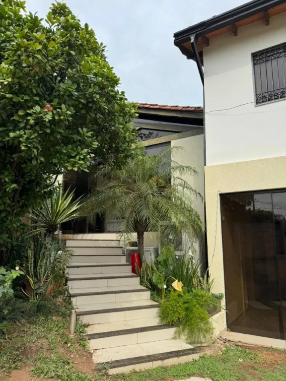 VENDO AMPLIA RESIDENCIA LUJOSA 3 DORMITORIOS EN BARRIO KENNEDY LAMBARE — foto 2