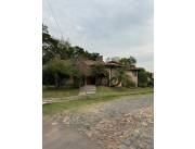 VENDO AMPLIA RESIDENCIA LUJOSA 3 DORMITORIOS EN BARRIO KENNEDY LAMBARE