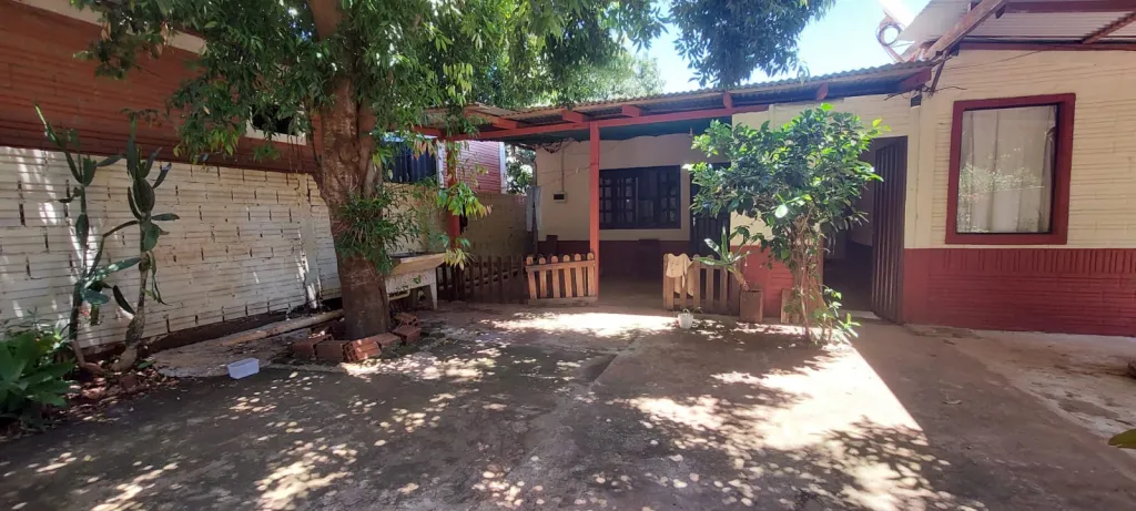 VENDO CASA EN HOHENAU, A PASOS DE LA AVENIDA TISHLER: 8 habitaciones y 7 baños — foto 2