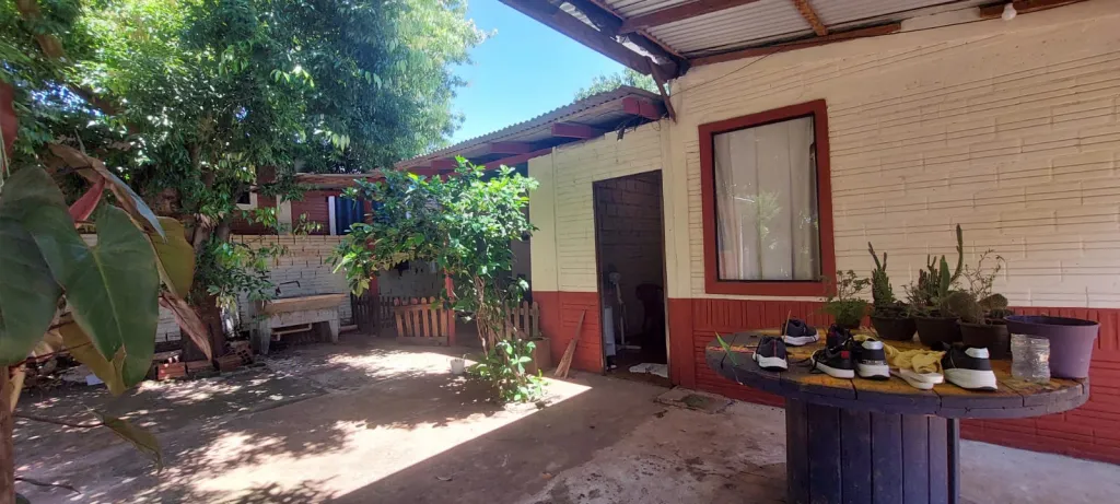 VENDO CASA EN HOHENAU, A PASOS DE LA AVENIDA TISHLER: 8 habitaciones y 7 baños — foto 3