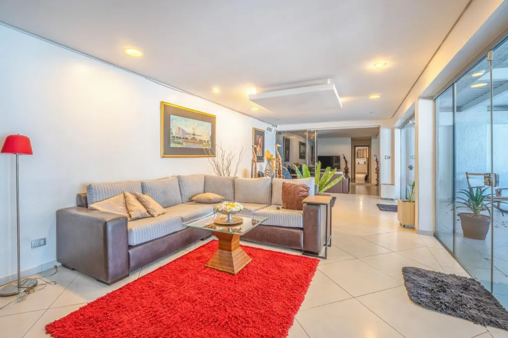 VENDO AMPLIA RESIDENCIA AMOBLADA EN LAMBARÉ Z CANAL 13!! — foto 2