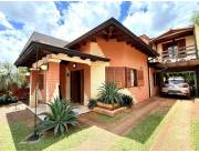 VENDO AMPLIA RESIDENCIA 4 DORMITORIOS EN FDO. DE LA MORA ZONA NORTE