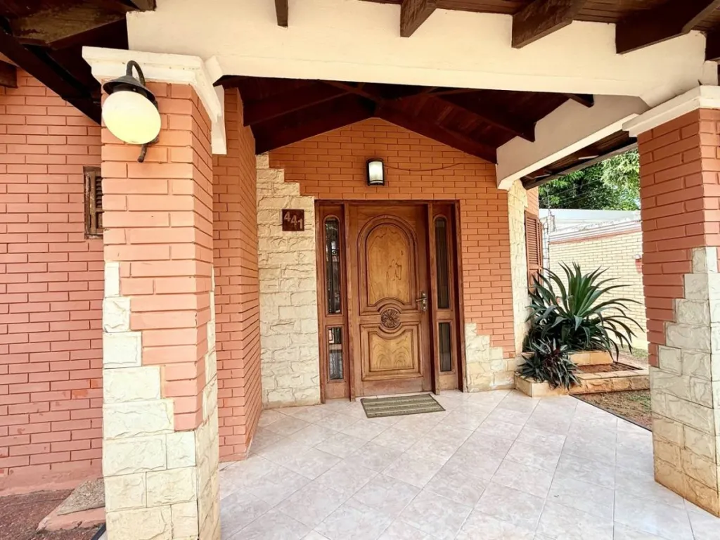 VENDO AMPLIA RESIDENCIA 4 DORMITORIOS EN FDO. DE LA MORA ZONA NORTE — foto 2