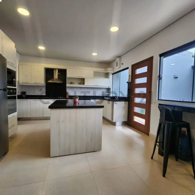 En Venta Hermosa Residencia de 4 dormitorios, Barrio Virgen del Huerto — foto 2