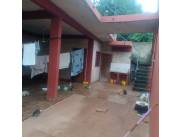 Casa a media cuada de la Av Brites Y una de la Av ytaybate.