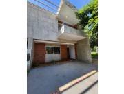 VENDE HERMOSO DÚPLEX, EN EL BARRIO CERRADO ARAPOTY DE MARIANO. COD 5954