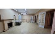 EN ALQUILER AMPLIA CASA para OFICINAS. Zona del Club Olimpia