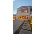 VENDO CASA ESTILO INGLES EN LAMBARE