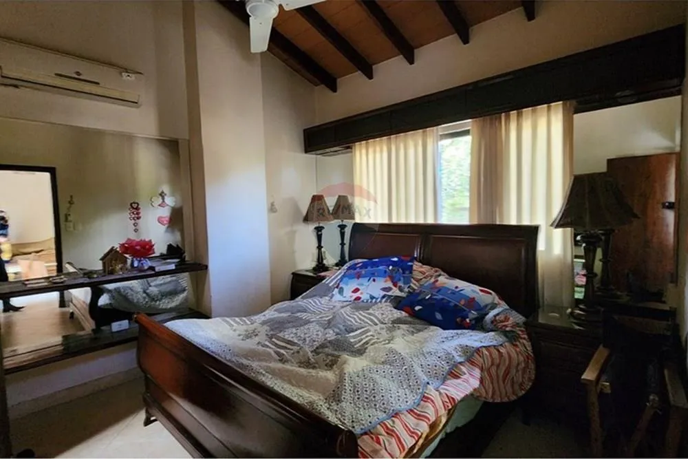 En Venta Residencia Premium Amoblada en el Corazón de Lambaré — foto 3