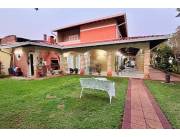 En venta Amplia Residencia en esquina - Sajonia