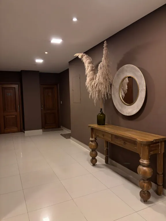 BO. SAN CRISTÓBAL: LUJOSO DEPTO. AMOBLADO, 2 SUITES, BALCÓN, PARRILLA, AMENITIES, PISCINA. — foto 2