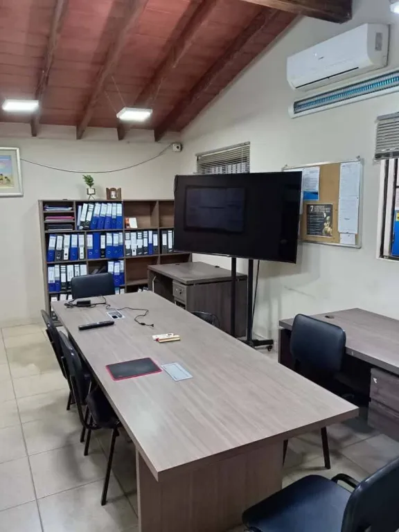 VENDO OFICINA CORPORATIVA MODERNA EN ÑEMBY — фото 3
