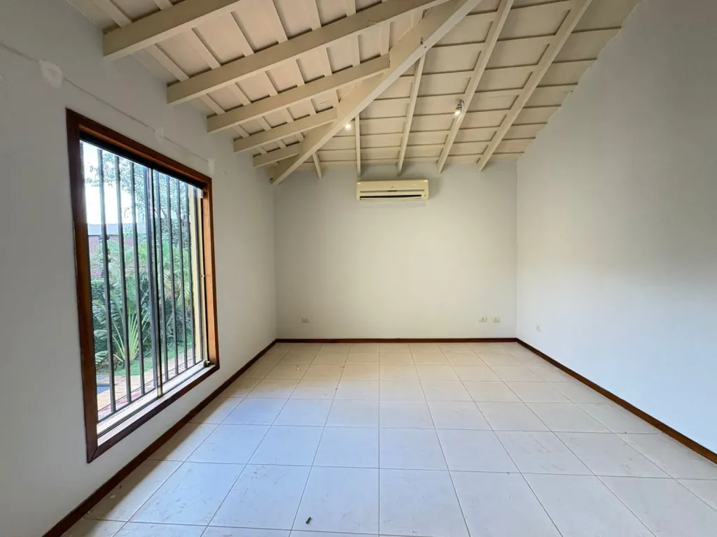 ALQUILO CASA EN ASUNCION BARRIO MBURUCUYA COD 3817 i — Foto 2