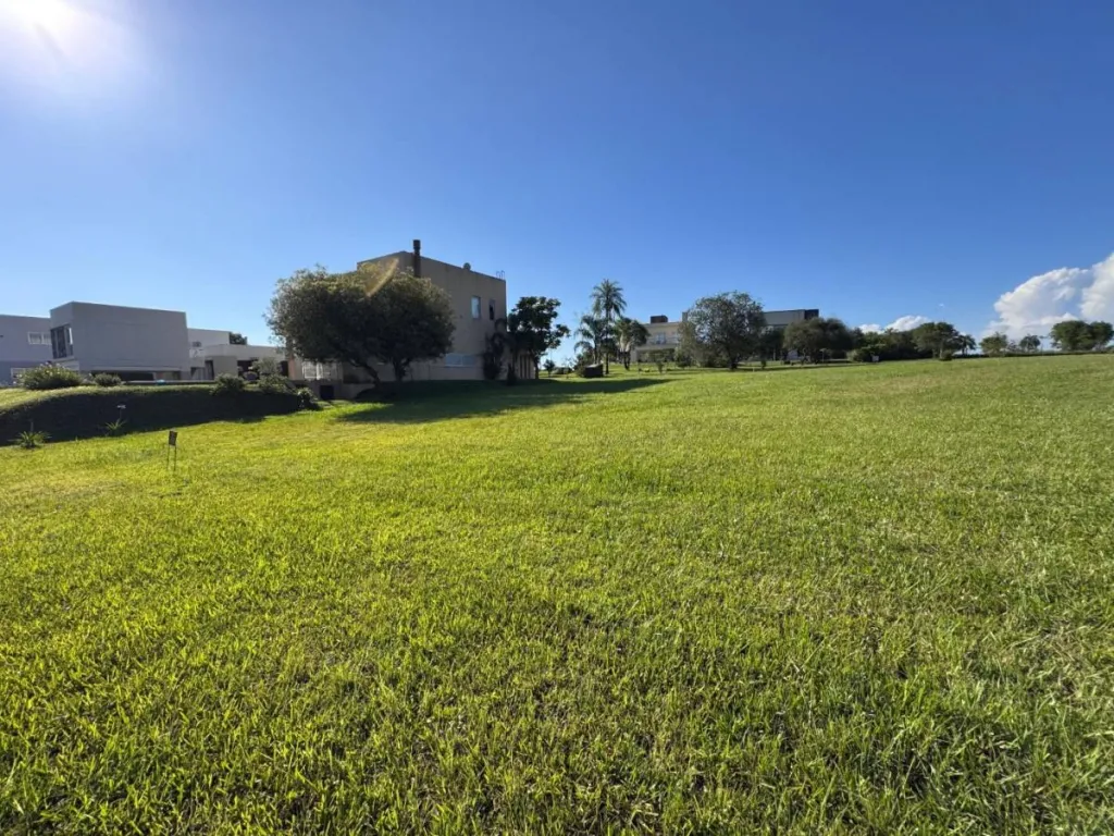 VENDO LOTE 13D EN AGUAVISTA CLUB DE CAMPO RESIDENCIAL ITAPUA — foto 2
