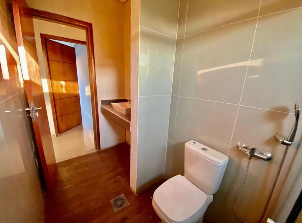 VENDO DUPLEX EN LAMBARE BARRIO SAN ISIDRO COD 5985 — foto 3