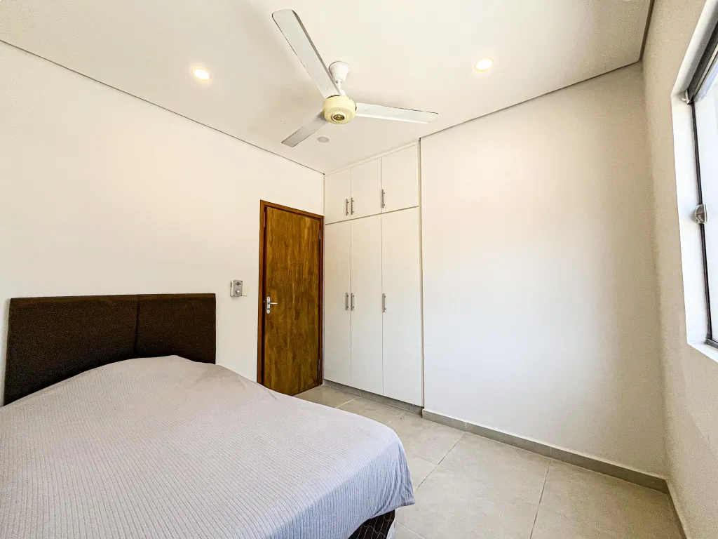 VENDO AMPLIA RESIDENCIA EN LUQUE - PRIMER BARRIO — foto 3