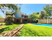 VENDO LUJOSA CASA A PASOS DEL YATCH!!