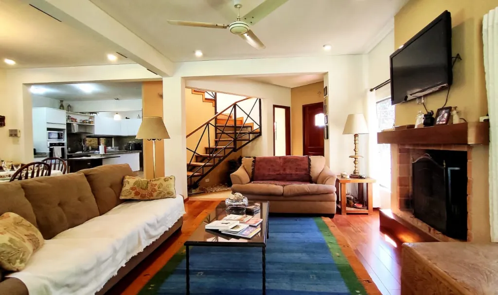 VENDO LUJOSA CASA A PASOS DEL YATCH!! — foto 3