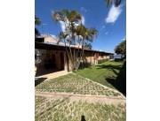 En Alquiler por temporada casa en San Bernardino sobre al lago en el Country Club Id: 4044