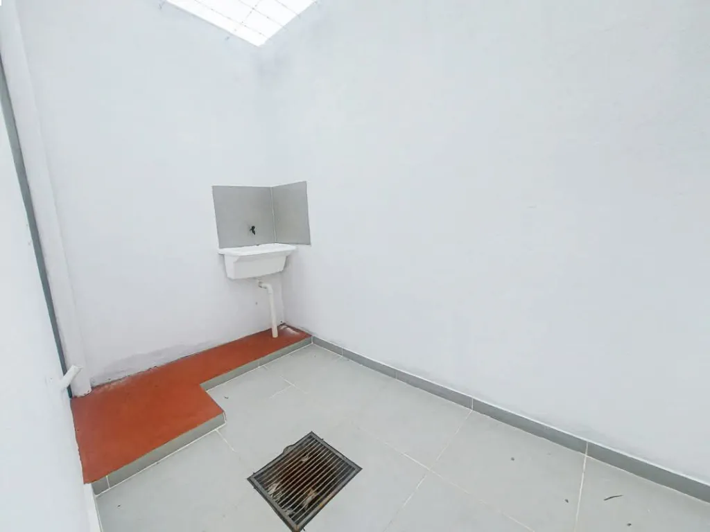 Alquilo coqueta casa en Mariano Roque Alonso Zona Fortis Mayorista — foto 2