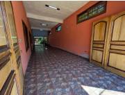 Casa titulada en la Villa Universitaria a una cuadra de la plaza