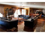 En alquiler Casa de lujo en mburicao Asunción