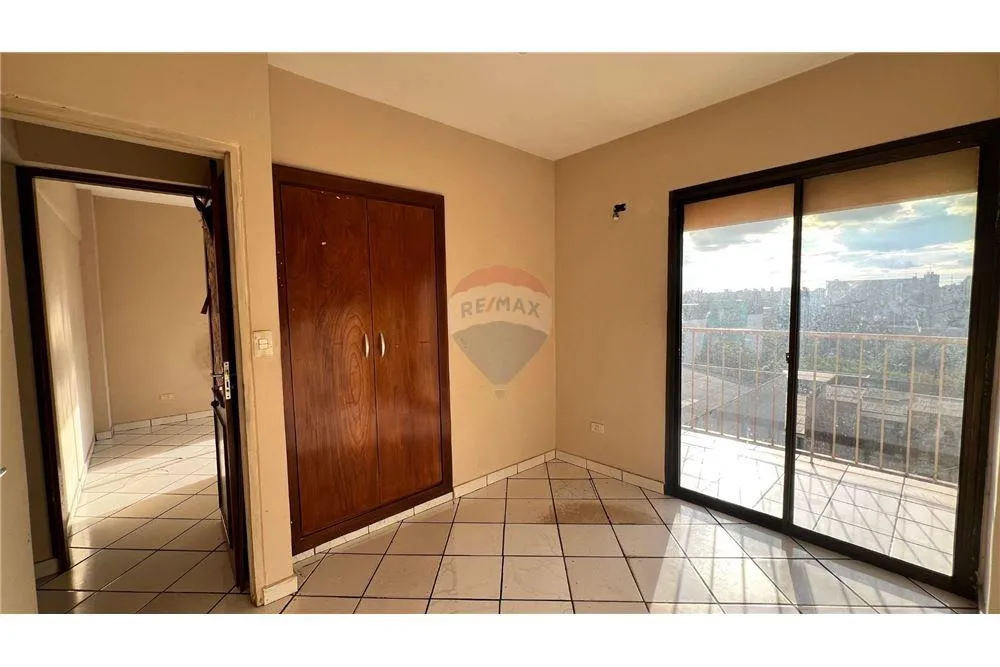 EN VENTA DEPARTAMENTO POR MICROCENTRO! — foto 2