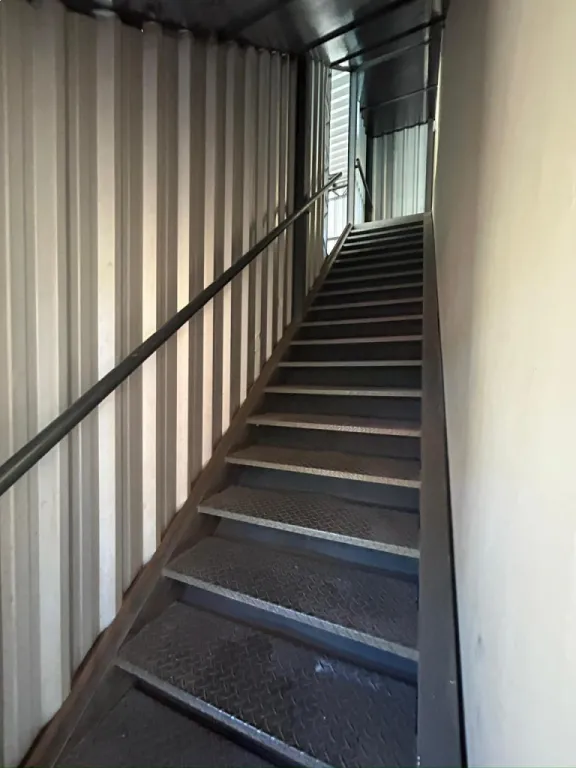 ALQUILO SALON COMERCIAL CON OFICINA Y DEPOSITO — foto 2