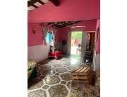 VENDO AMPLIA CASA EN BARRIO HIPODROMO, ASUNCIÓN