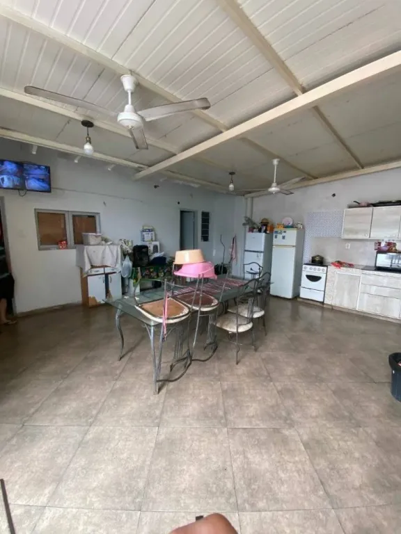 VENDO AMPLIA CASA EN BARRIO HIPODROMO, ASUNCIÓN — foto 3