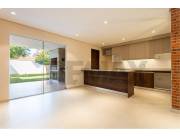 VENDO HERMOSO DUPLEX EN MBURUCUYA