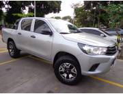 TOYOTA HILUX SR AÑO 2022
