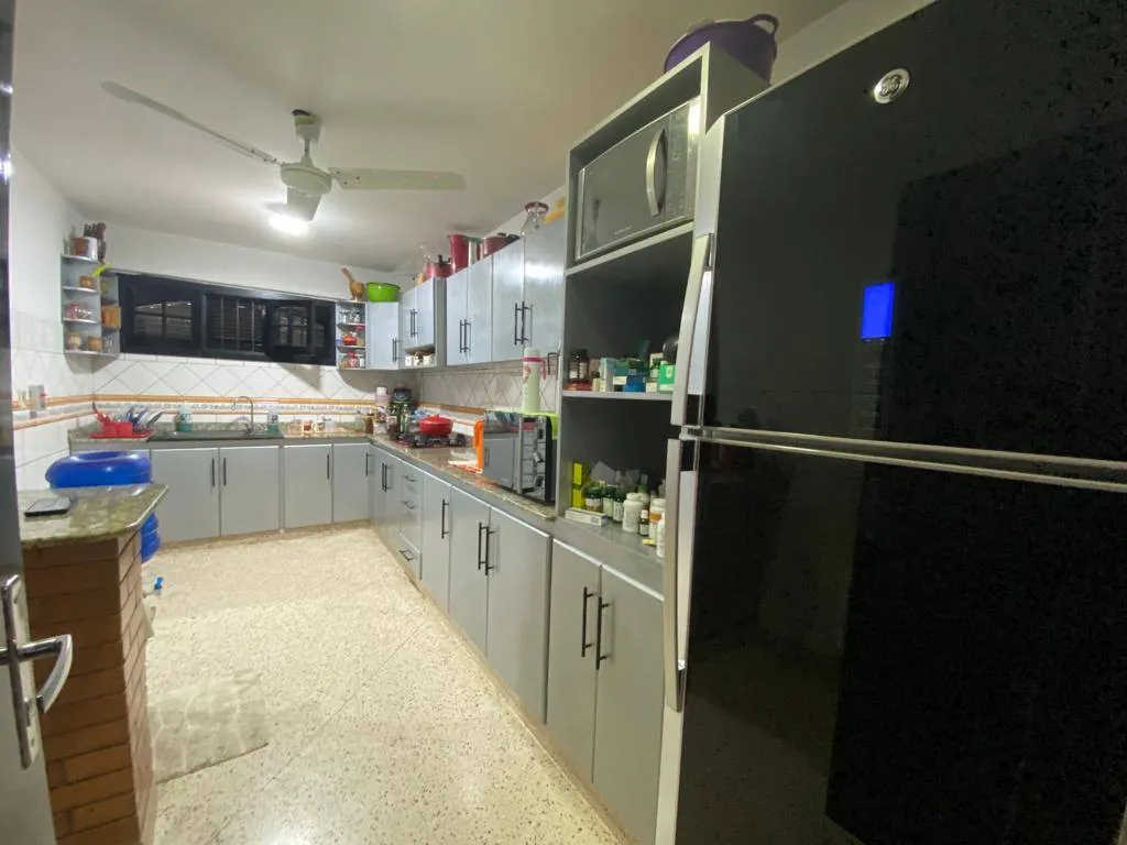 Vendo Hermosa Residencia de 5 dormitorios con piscina en zona Shopping San Lorenzo — фото 2