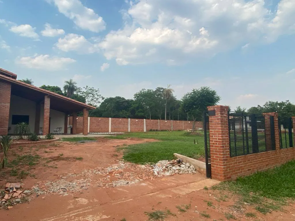 Vendo Casa Quinta con piscina en terreno de 1121 mts2 en Capiata zona Pechugon Ruta 1 — foto 2