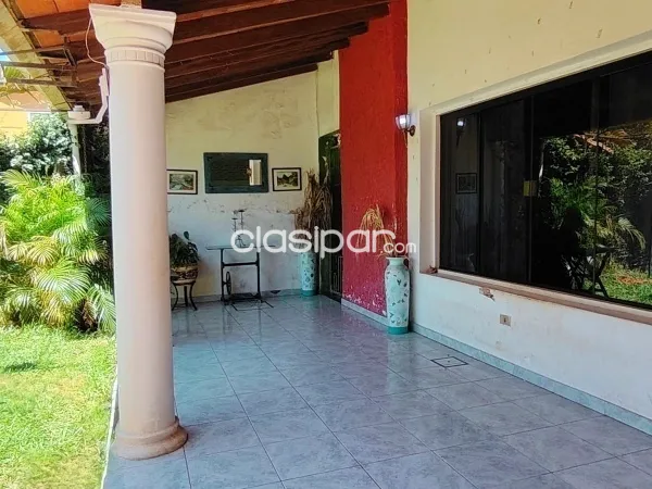 VENDO PROPIEDAD EN LOS LAURELES CON SALIDA A DOS CALLES — Foto 2