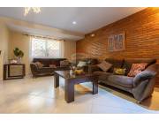 VENDO CASA EN BARRIO OBRERO