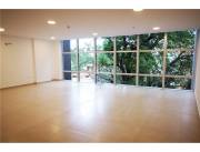 OFICINA EN IMPONENTE EDIFICIO, IDEAL PARA INVERTIR