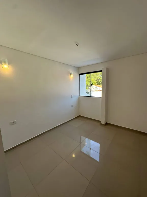 Vendo Fabuloso Duplex de 3 dormitorios con piscina en Luque zona Rakiura — foto 3