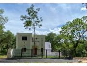 Vendo Casa Pareada de 3 dormitorios en Barrio Cerrado de Luque zona Palacio de Justicia