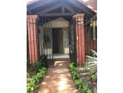 SAN CRISTÓBAL, PROX. DENIS ROA, GOETHE: 360M2 P/ CASA U OFICINA, 2 DORMIT, GARAJE, PATIO.